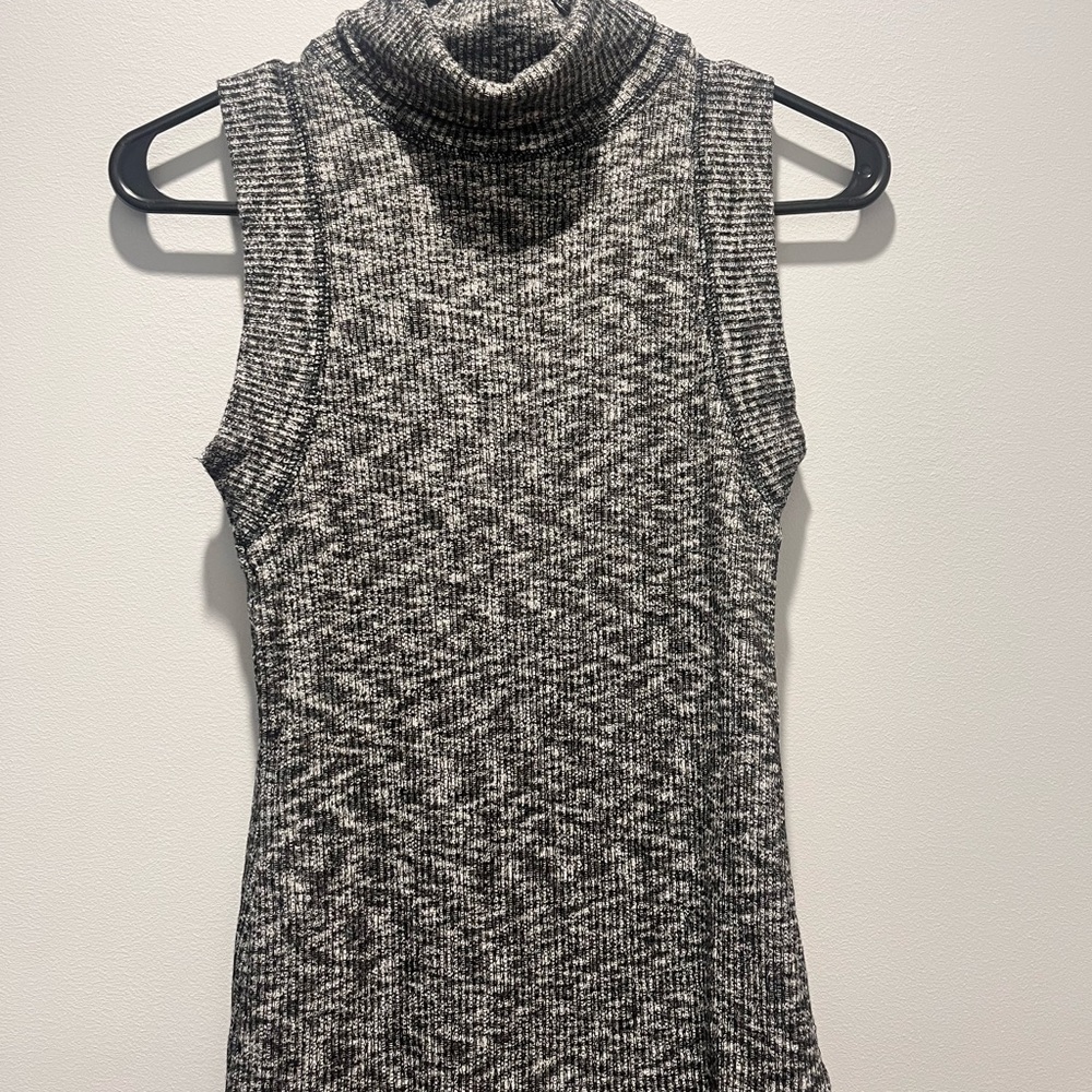 Anthropologie Postmark Woman's Cowl Neck Sleeveless Sweater Sz‎ S